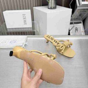 B8118190 Sola de borracha (sola de couro genuíno 3370220) Laço Loewe 🎀 Chinelos de salto gatinho, tamanhos 35-43. Altura do salto 4,5 cm. 9