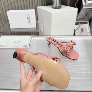 B8118190 Sola de borracha (sola de couro genuíno 3370220) Laço Loewe 🎀 Chinelos de salto gatinho, tamanhos 35-43. Altura do salto 4,5 cm. 9