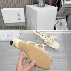 B8118190 Sola de borracha (sola de couro genuíno 3370220) Laço Loewe 🎀 Chinelos de salto gatinho, tamanhos 35-43. Altura do salto 4,5 cm. 8