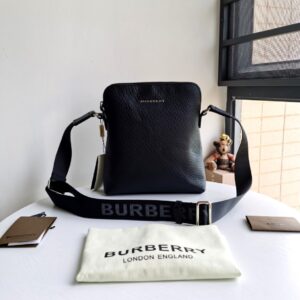 BOLSA BURBERRY EM COURO