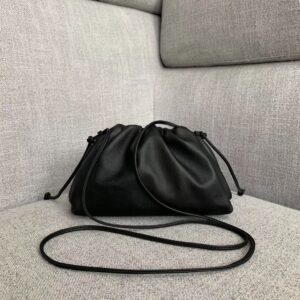 Bolsa Bottega Veneta The Pouch 20 Pequena Preta Italiana