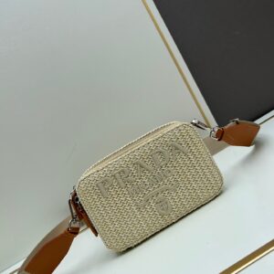 BOLSA PRADA EM RAFIA