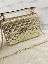BOLSA VALENTINO DOURADA ROCKSTUD SPIKE M