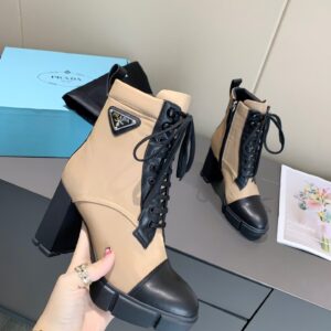 BOTA PRADA COM CADARÇO