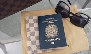 PORTA PASSAPORTE LOUIS VUITTON